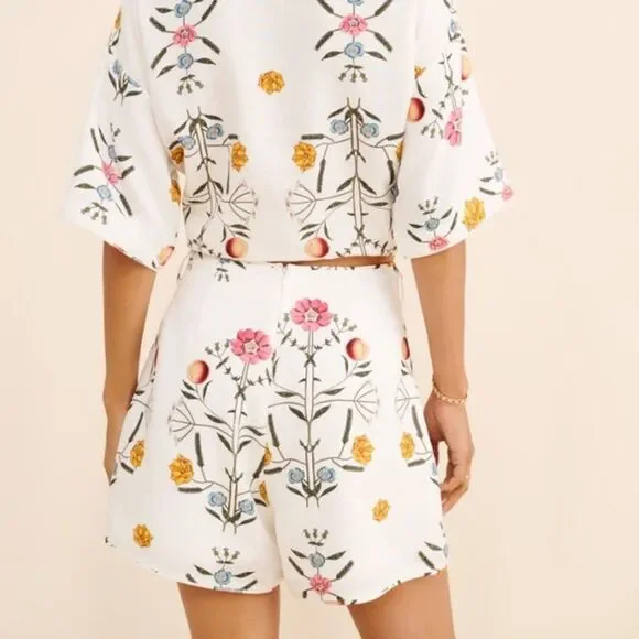 Sancia • The Sastria Shorts in Dahlia Floral - Picture 2 of 8